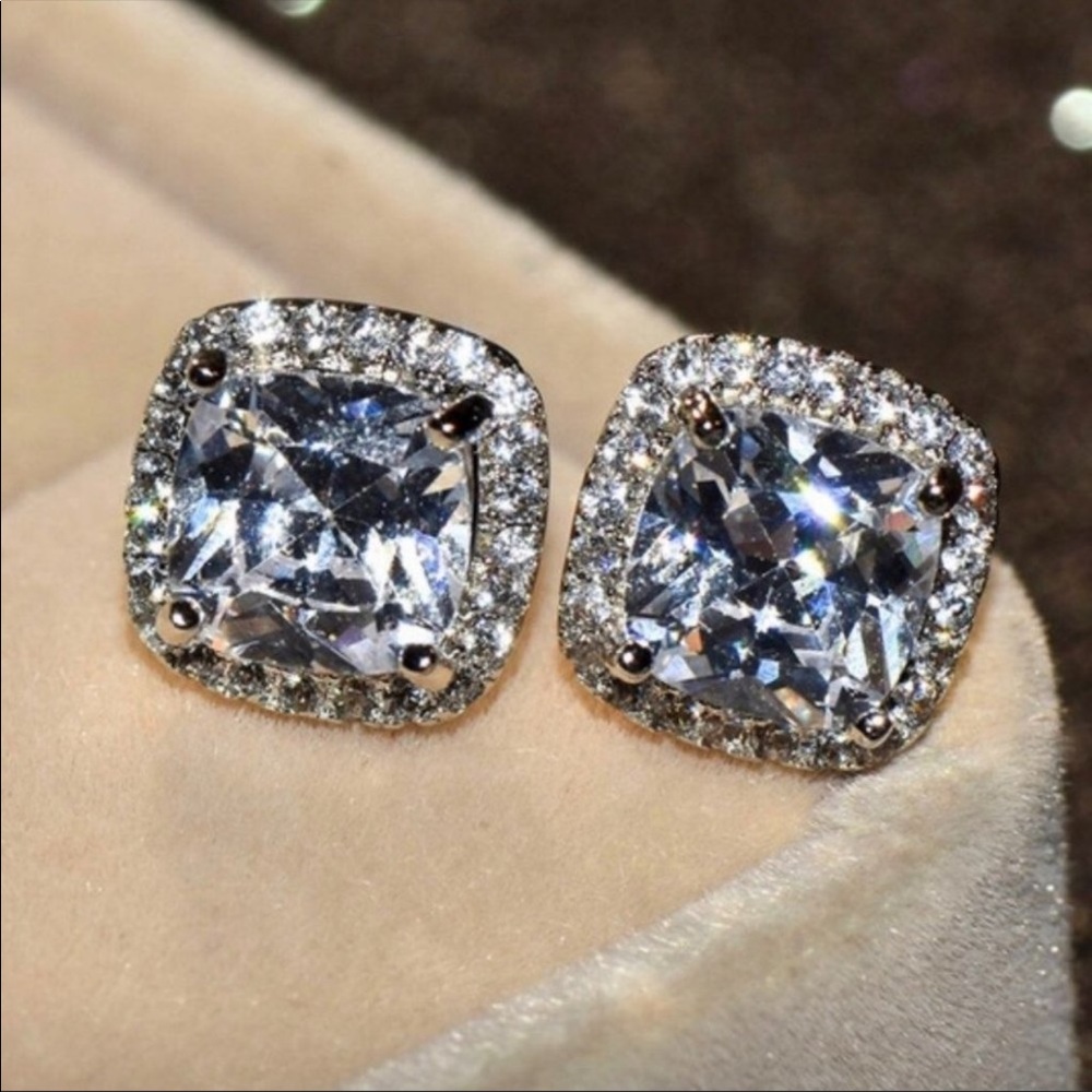 New Women’s 925 Silver Beautiful Diamond Earrings